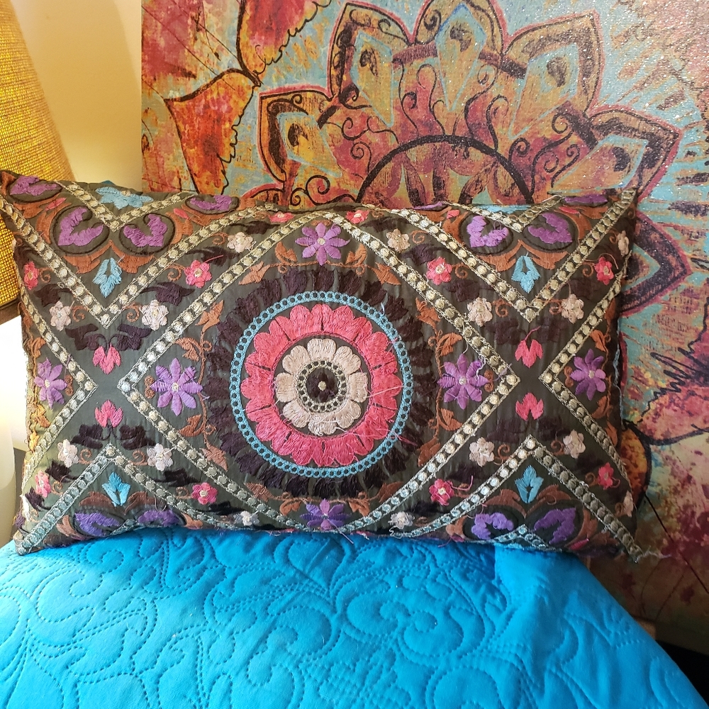 MOROCCAN EMBROIDERED KIDNEY PILLOW